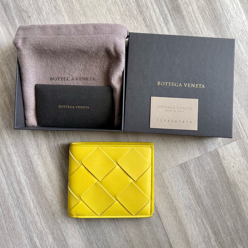 Bottega Veneta Men’s Leather Intreccio Bi-Fold Wallet